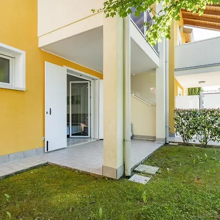 Village Apartment *